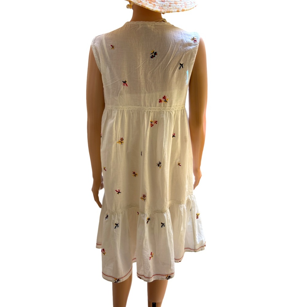 MaxStudio White Floral Embroidered Tiered Dress Small NWT - Picture 3 of 9
